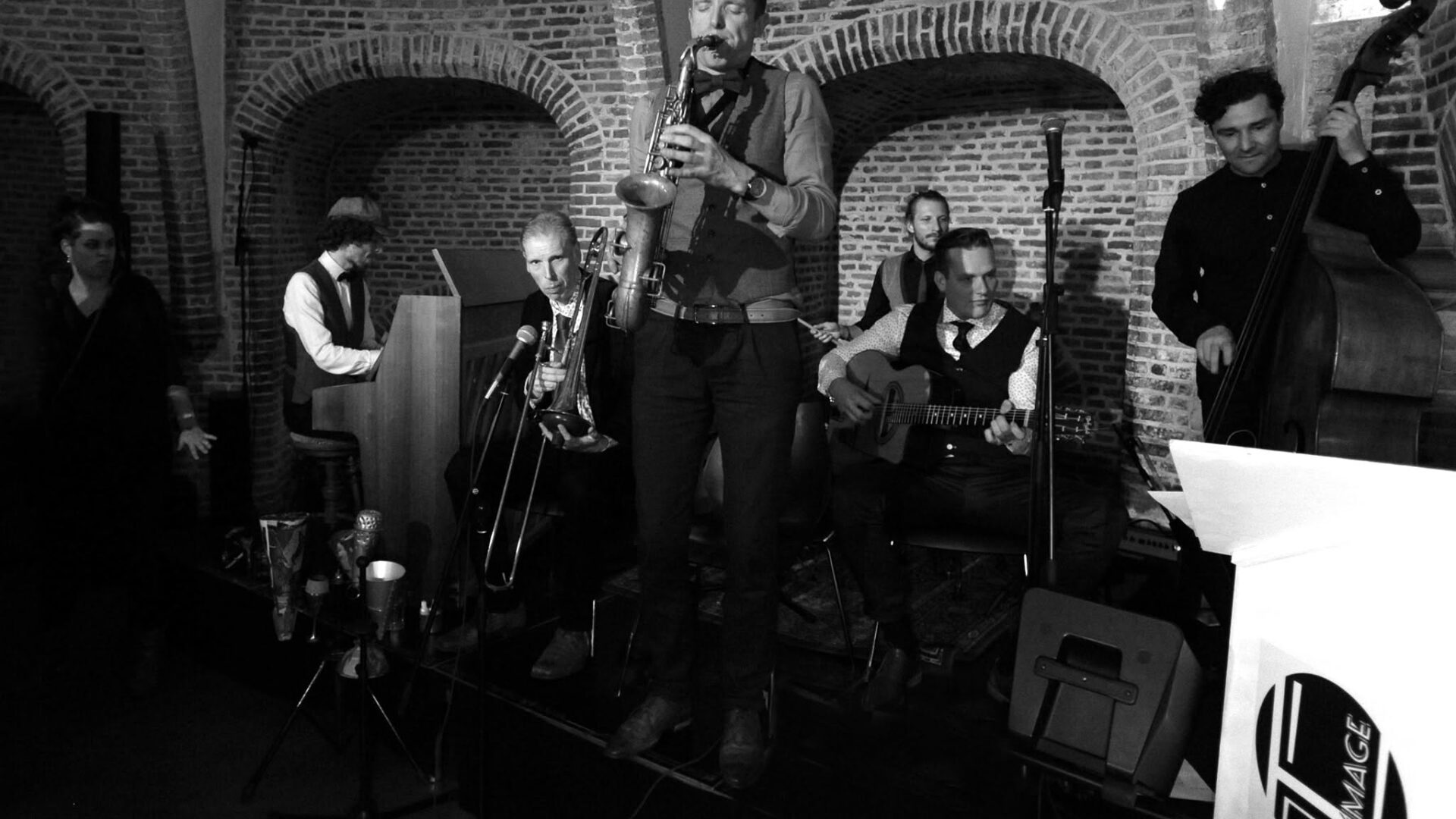 Hommage playing jazz